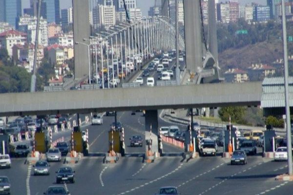 Köprü ve otoyol geçiş ücretlerine zam geldi! İşte ücretleri