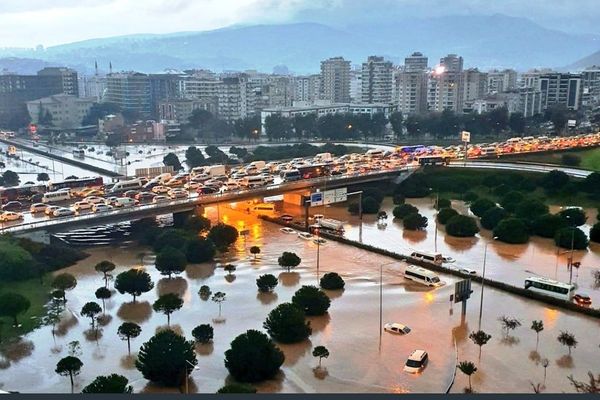 İzmir'deki Sel Afeti Sonrası Yaklaşık 3 Bin Hasar Dosyası Açıldı!