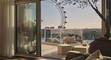 Gökyüzünde Bir Sığınak: Londra’nın İkonik South Bank Bölgesine Penthouse Yaşamına Yeni Bir Yorum